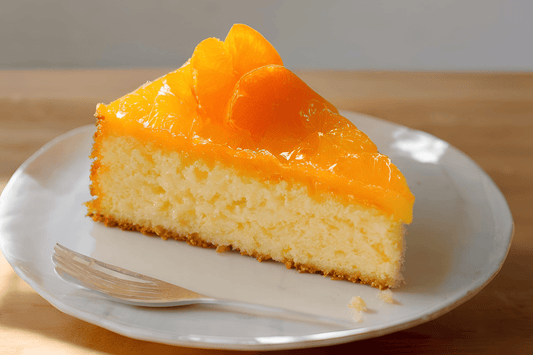 Bolo de sol laranja de mandarim úmido com cobertura de abacaxi batida