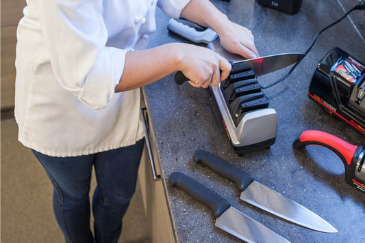 Você pode usar um apontador de faca elétrico em uma faca de chef japonesa?