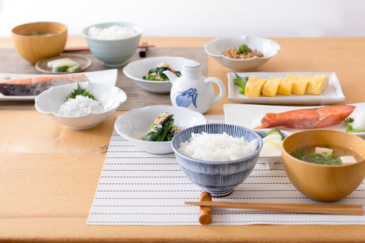 Como fazer um café da manhã tradicional japonês