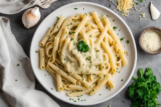 Molho de manteiga de alho cremoso para macarrão